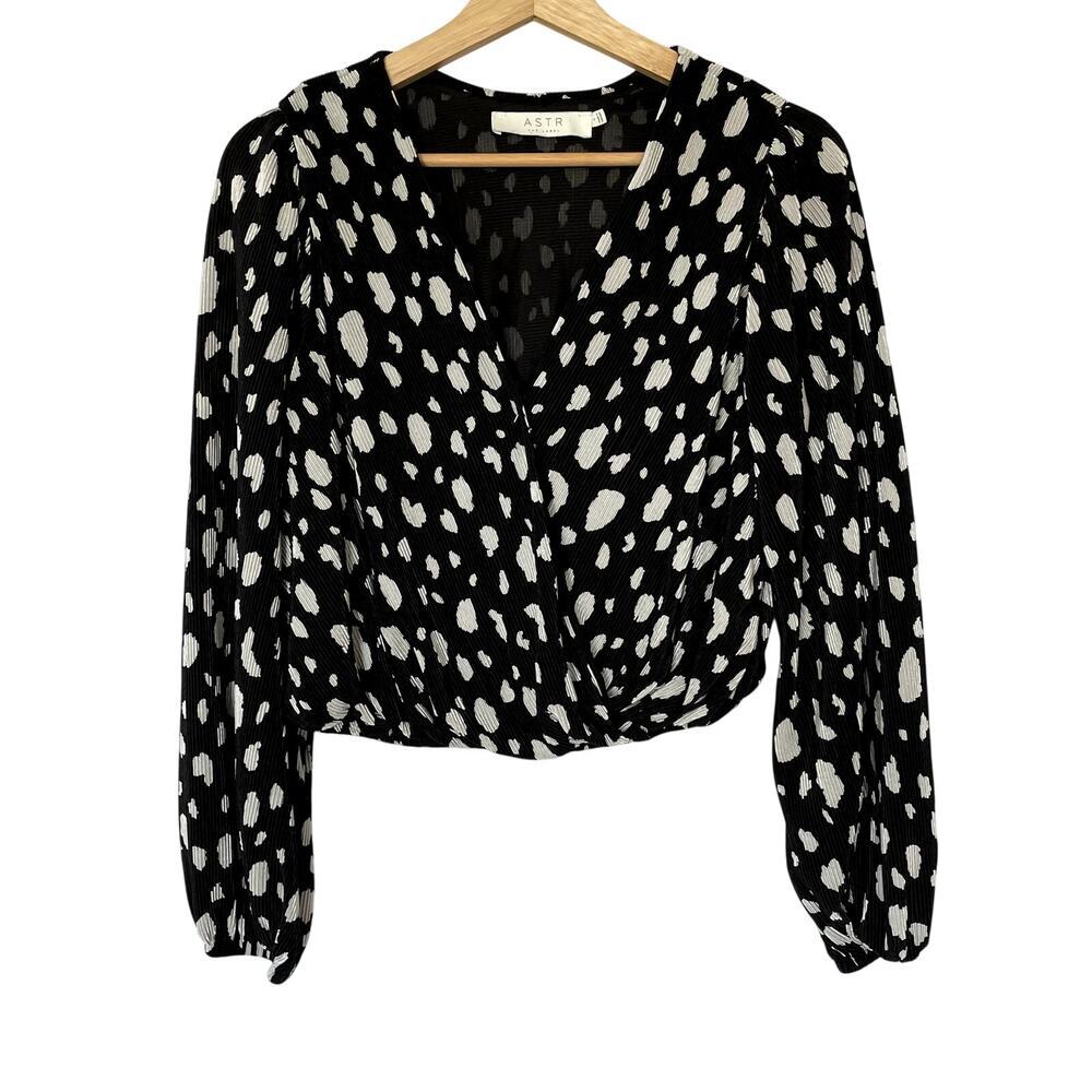 ASTR the label black white polka dot long sleeved top v-neck women's size S